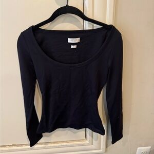 Aritzia Women's Black Long Sleeve Top